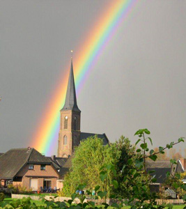 Kirche-mit-Regenbogen